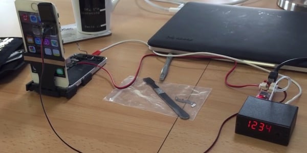 This black box can brute force crack iPhone PIN passcodes