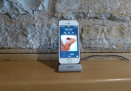 Image of an old iPhone recycled as an iPod for music
